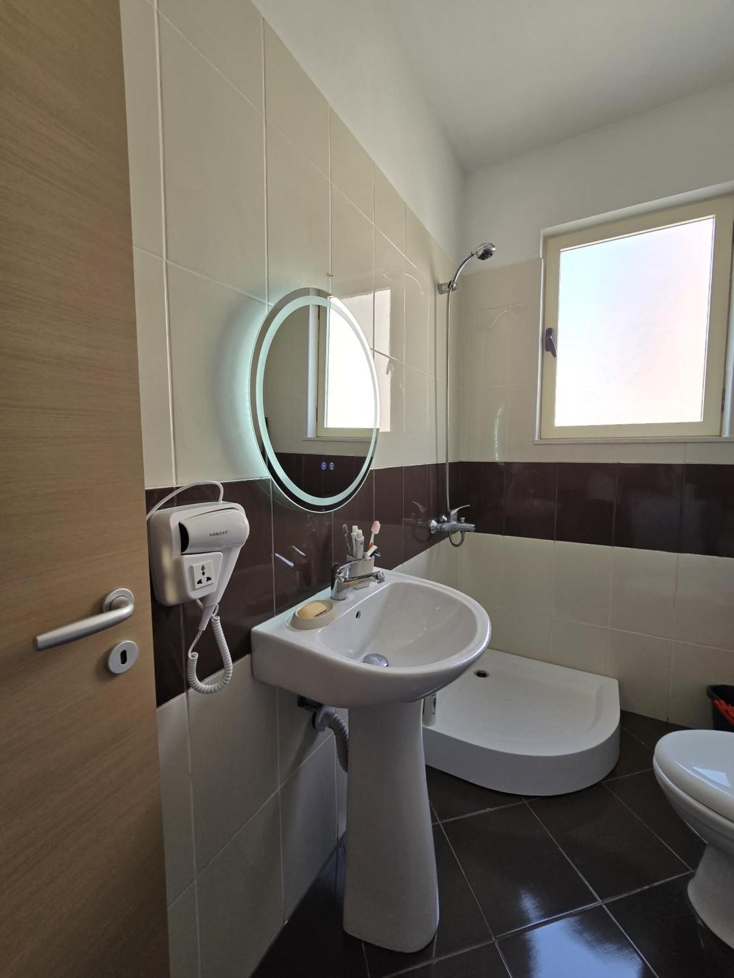 C'e Casa Near The Sea, Netflix, Parking, Balcony, Fast Wi-fi Appartement Vlorë