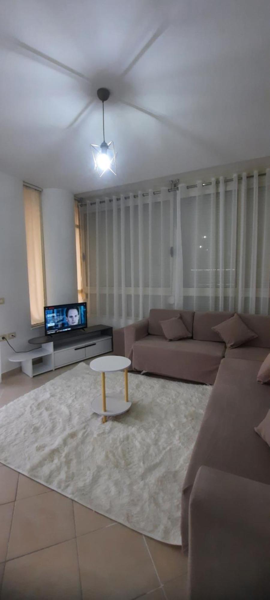 Appartement C'e Casa Near The Sea, Netflix, Parking, Balcony, Fast Wi-fi Vlorë