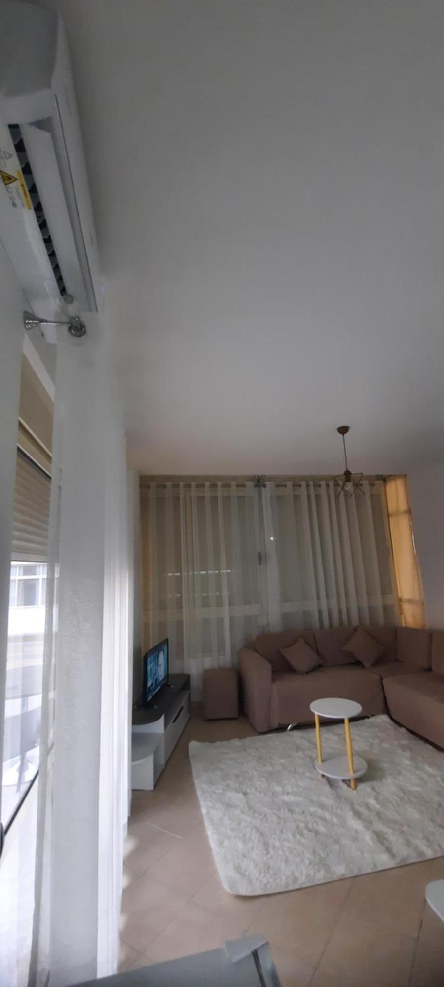 C'e Casa Near The Sea, Netflix, Parking, Balcony, Fast Wi-fi * Vlorë