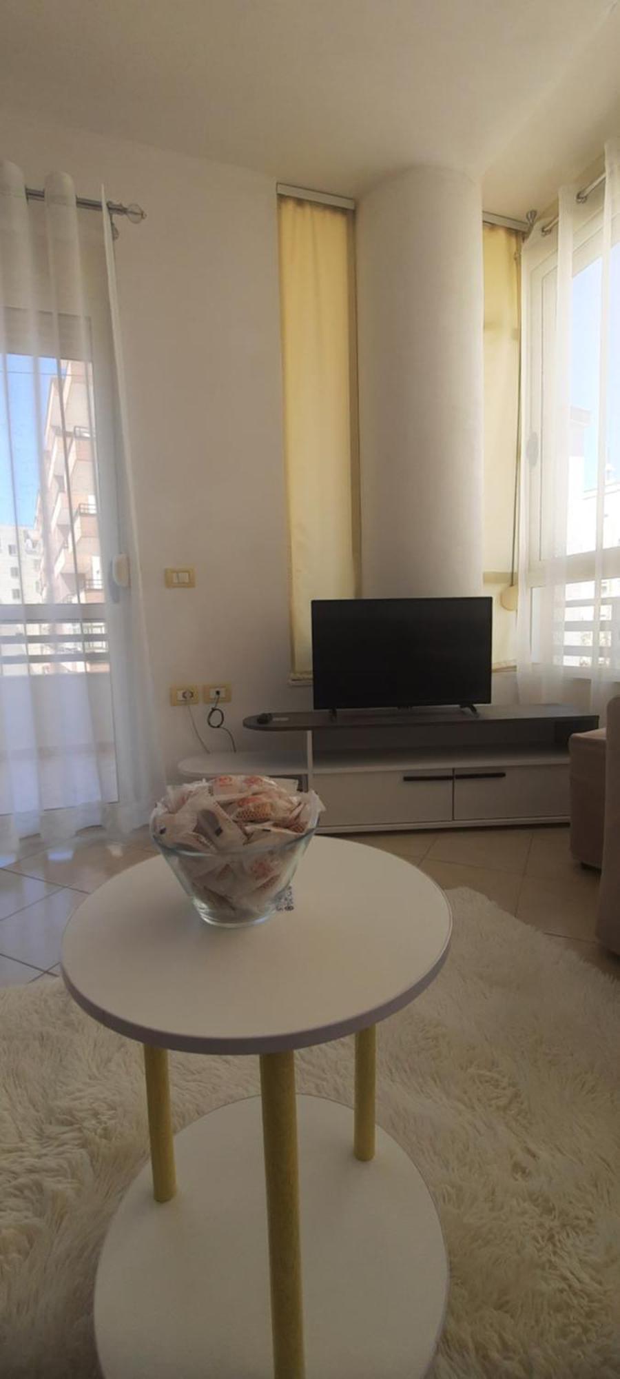 C'e Casa Near The Sea, Netflix, Parking, Balcony, Fast Wi-fi * Vlorë
