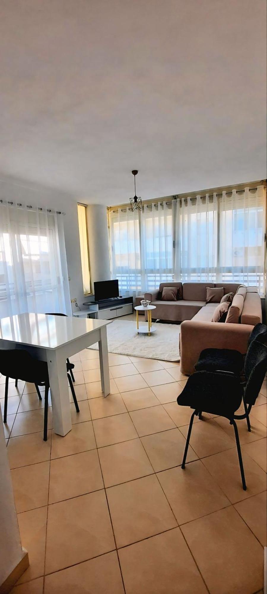 C'e Casa Near The Sea, Netflix, Parking, Balcony, Fast Wi-fi Appartement Vlorë